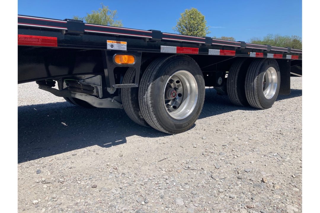 New 2026 Diamond C Trailers 102x40 TANDEM 40K GN W/ HYDROJACKS, MAX RAMPS, AIR RIDE & FRONT LIFT AXLE
