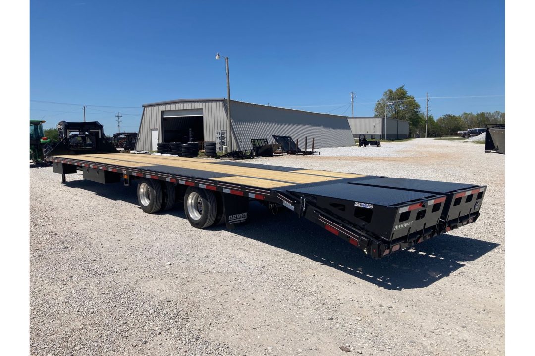 New 2026 Diamond C Trailers 102x40 TANDEM 40K GN W/ HYDROJACKS, MAX RAMPS, AIR RIDE & FRONT LIFT AXLE