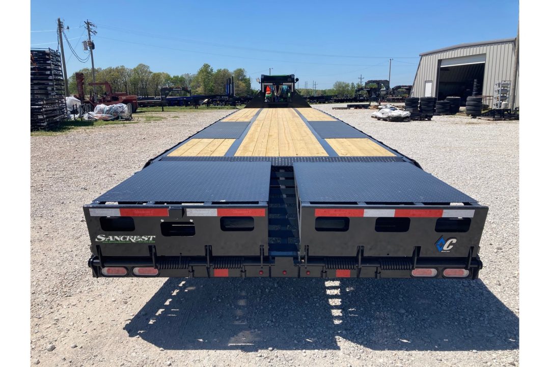 New 2026 Diamond C Trailers 102x40 TANDEM 40K GN W/ HYDROJACKS, MAX RAMPS, AIR RIDE & FRONT LIFT AXLE