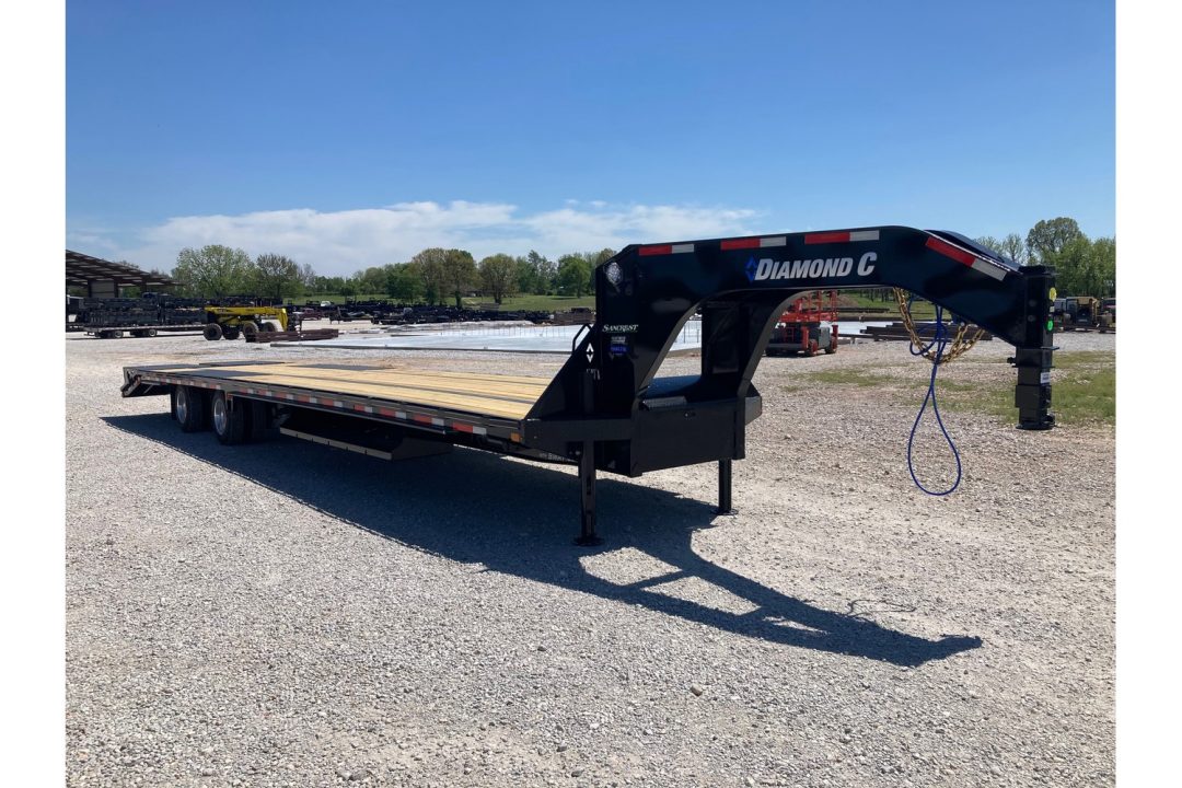 New 2026 Diamond C Trailers 102x40 TANDEM 40K GN W/ HYDROJACKS, MAX RAMPS, AIR RIDE & FRONT LIFT AXLE