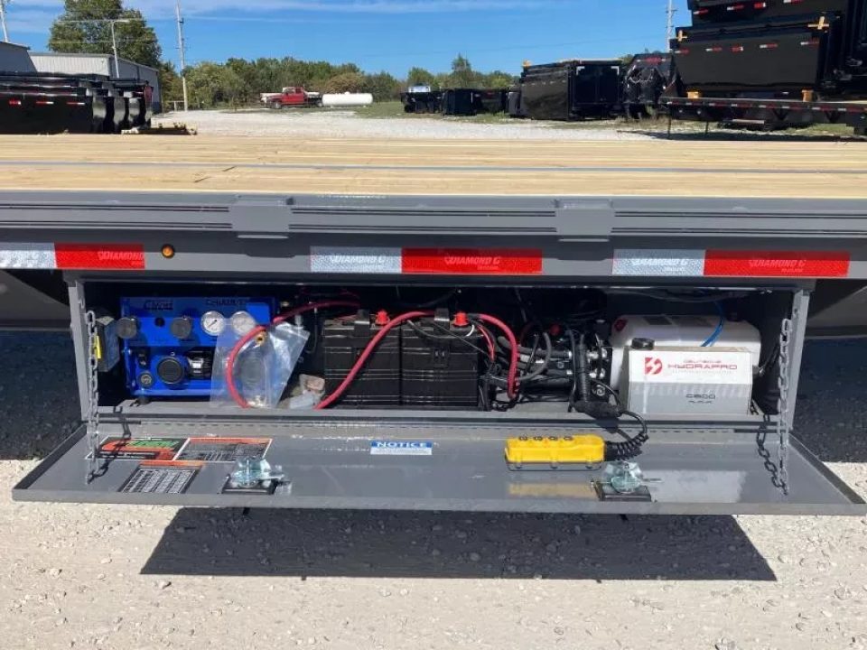 New 2026 Diamond C Trailers 102X53 TANDEM 40K STEP DECK W/ HYDROTAIL, HYDROJACKS, AIR RIDE, FRONT LIFT AXLE & ALUMINUM OUTTERS