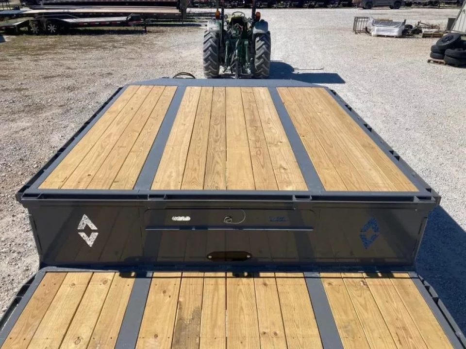 New 2026 Diamond C Trailers 102X53 TANDEM 40K STEP DECK W/ HYDROTAIL, HYDROJACKS, AIR RIDE, FRONT LIFT AXLE & ALUMINUM OUTTERS
