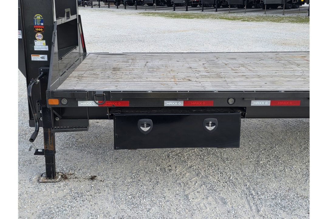 Used 2025 MAXX-D 102x40 Tandem 12K GN Straight Deck w/ Slide In Ramps