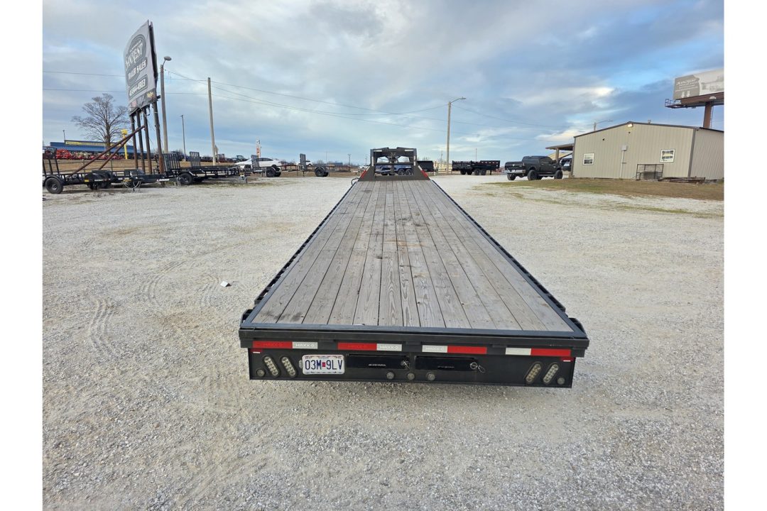 Used 2025 MAXX-D 102x40 Tandem 12K GN Straight Deck w/ Slide In Ramps