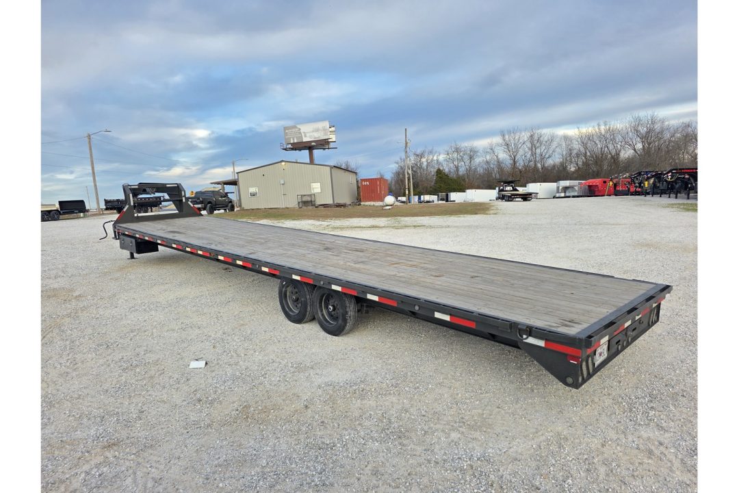 Used 2025 MAXX-D 102x40 Tandem 12K GN Straight Deck w/ Slide In Ramps