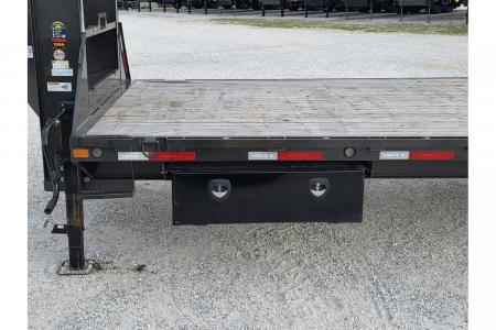 Used 2025 MAXX-D 102x40 Tandem 12K GN Straight Deck w/ Slide In Ramps