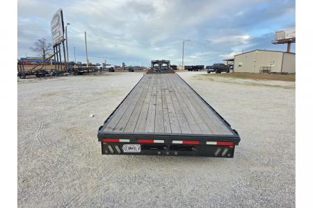 Used 2025 MAXX-D 102x40 Tandem 12K GN Straight Deck w/ Slide In Ramps