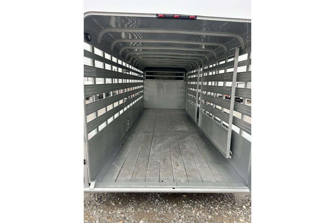 New 2026 Calico Trailers BRUSH FENDER GN 6'8X20X6'6" METAL TOP 4' NOSE 2- CUT GATES