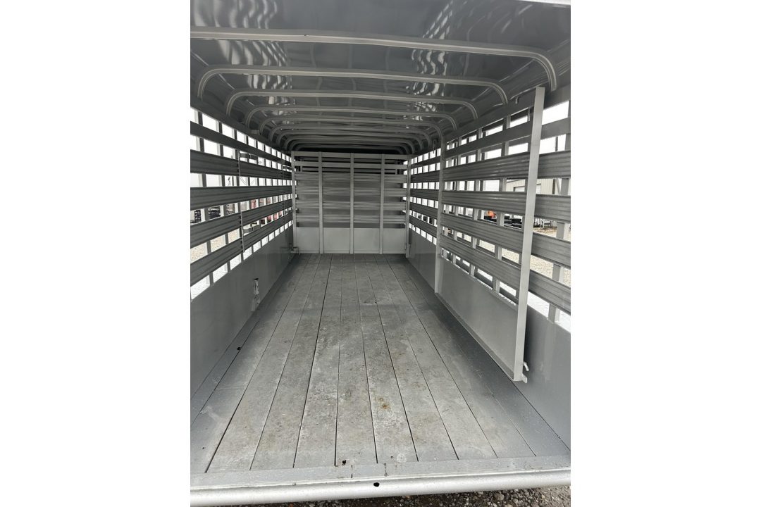 New 2026 Calico Trailers BRUSH FENDER GN 6'8X20X6'6" METAL TOP 4' NOSE 2- CUT GATES