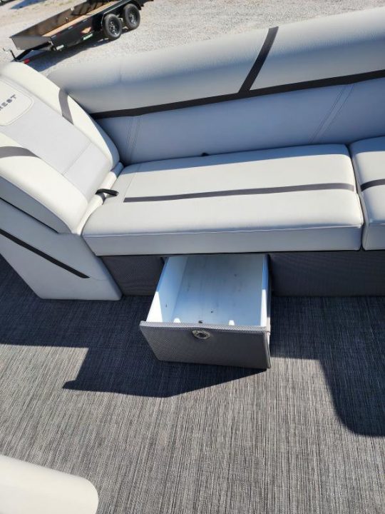 Used 2023 Crest CLASSIC LX 240 SLC TRITOON (200 HP MERCURY) (48 HOURS)'''' MY LOST YOUR GAIN''''CALL PAT 417-366-441