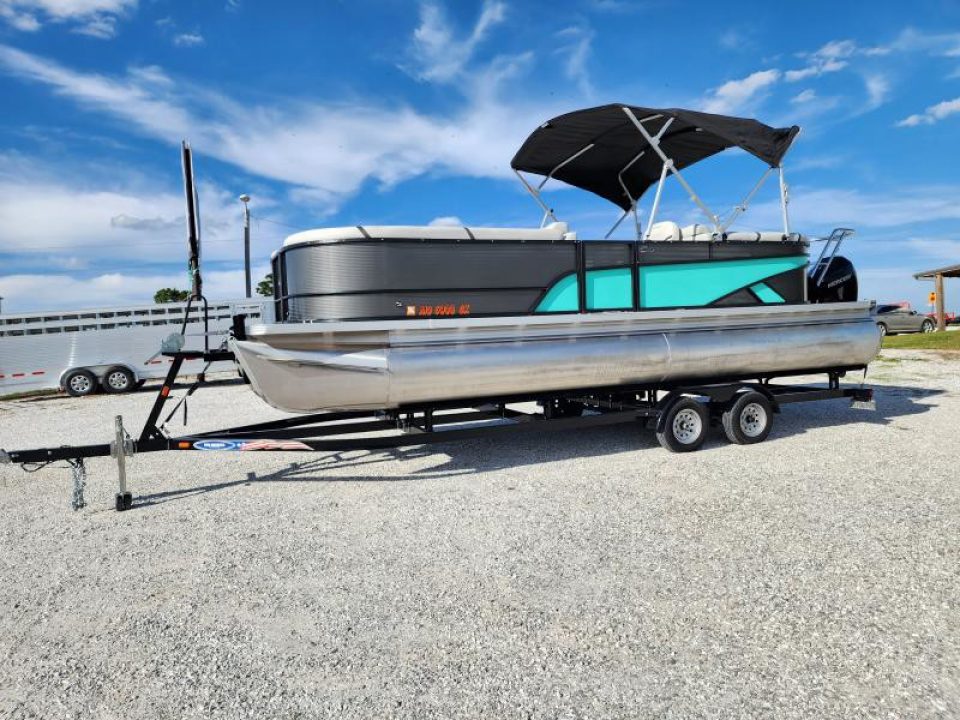 Used 2023 Crest CLASSIC LX 240 SLC TRITOON (200 HP MERCURY) (48 HOURS)'''' MY LOST YOUR GAIN''''CALL PAT 417-366-441