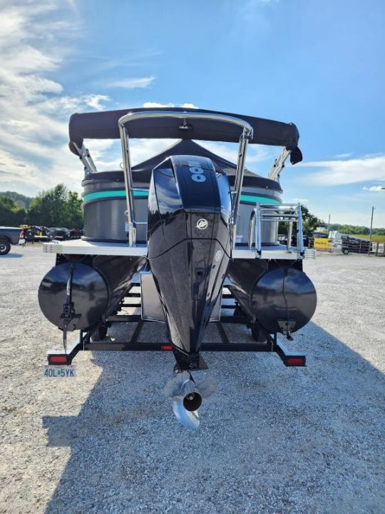 Used 2023 Crest CLASSIC LX 240 SLC TRITOON (200 HP MERCURY) (48 HOURS)'''' MY LOST YOUR GAIN''''CALL PAT 417-366-441