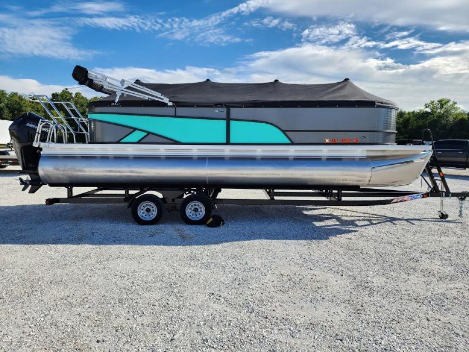 Used 2023 Crest CLASSIC LX 240 SLC TRITOON (200 HP MERCURY) (48 HOURS)'''' MY LOST YOUR GAIN''''CALL PAT 417-366-441