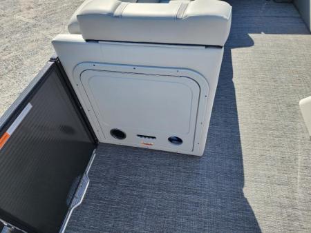 Used 2023 Crest CLASSIC LX 240 SLC TRITOON (200 HP MERCURY) (48 HOURS)'''' MY LOST YOUR GAIN''''CALL PAT 417-366-441