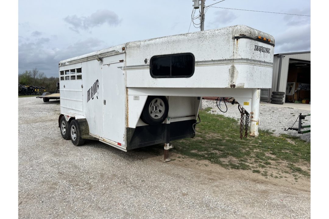 New 2000 Travalong 6'8x14 7' TALL 2 Horse Slant w/ Tac Room