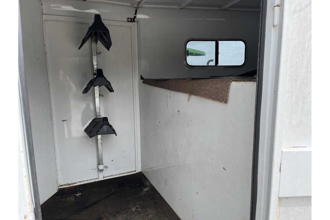 New 2000 Travalong 6'8x14 7' TALL 2 Horse Slant w/ Tac Room