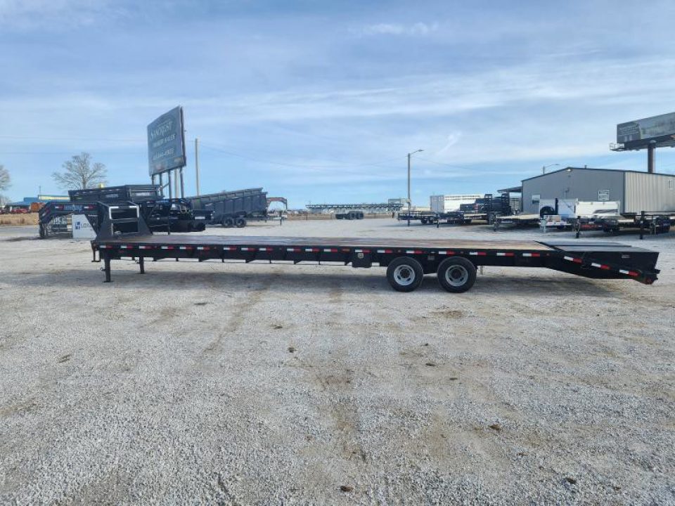 Used 2017 Load Trail 102" x 40' Heavy Duty Gooseneck 2-12,000 lb Axles w/Under Frame Bridge / DISC BRAKES