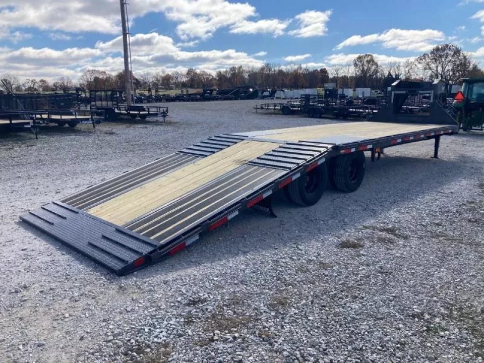 New 2026 Diamond C Trailers 102X32 TANDEM 25.9K GN HYDROTAIL W/ BLACKWOOD RUNNERS, SOLAR CHARGER & 14 PLY TIRES