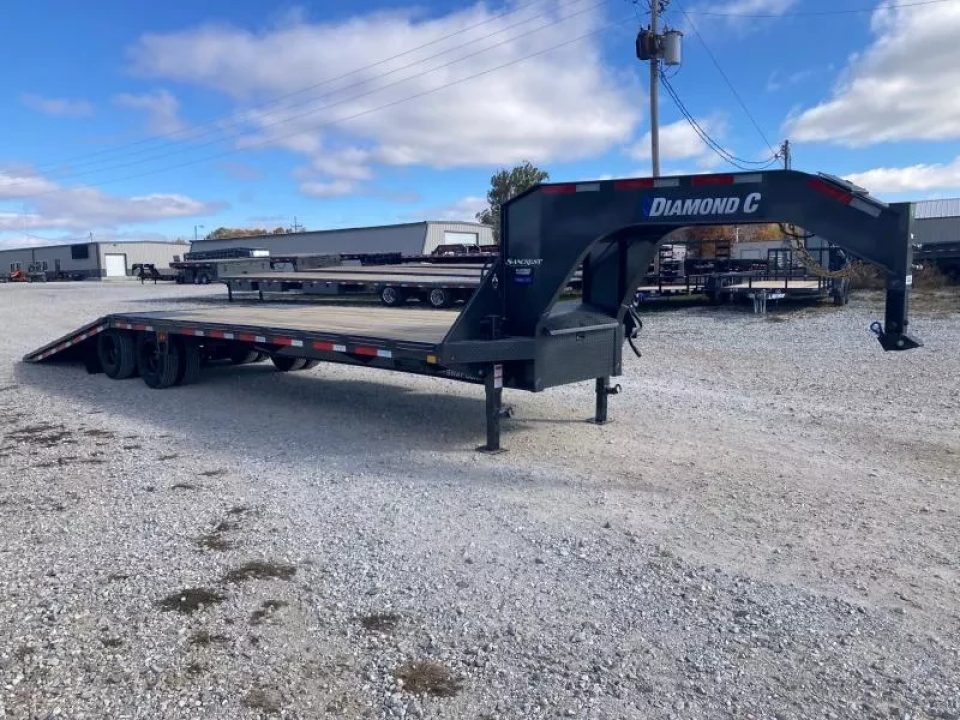 New 2026 Diamond C Trailers 102X32 TANDEM 25.9K GN HYDROTAIL W/ BLACKWOOD RUNNERS, SOLAR CHARGER & 14 PLY TIRES