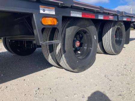 New 2026 Diamond C Trailers 102X32 TANDEM 25.9K GN HYDROTAIL W/ BLACKWOOD RUNNERS, SOLAR CHARGER & 14 PLY TIRES