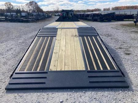 New 2026 Diamond C Trailers 102X32 TANDEM 25.9K GN HYDROTAIL W/ BLACKWOOD RUNNERS, SOLAR CHARGER & 14 PLY TIRES