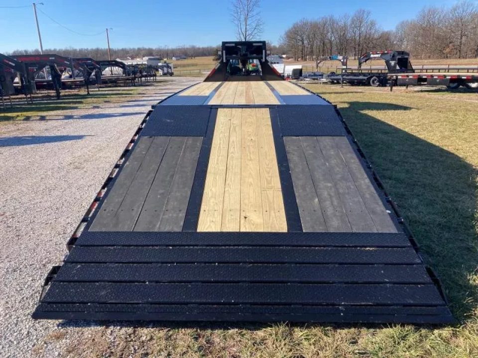 New 2026 MAXX-D 102X32 TANDEM 25.9K GN HYDROTAIL W/ BLACKWOOD RUNNERS, DISC BRAKES, WIRELESS REMOTE & LOAD LIGHTS