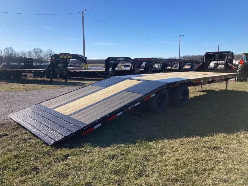 New 2026 MAXX-D 102X32 TANDEM 25.9K GN HYDROTAIL W/ BLACKWOOD RUNNERS, DISC BRAKES, WIRELESS REMOTE & LOAD LIGHTS