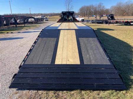 New 2026 MAXX-D 102X32 TANDEM 25.9K GN HYDROTAIL W/ BLACKWOOD RUNNERS, DISC BRAKES, WIRELESS REMOTE & LOAD LIGHTS