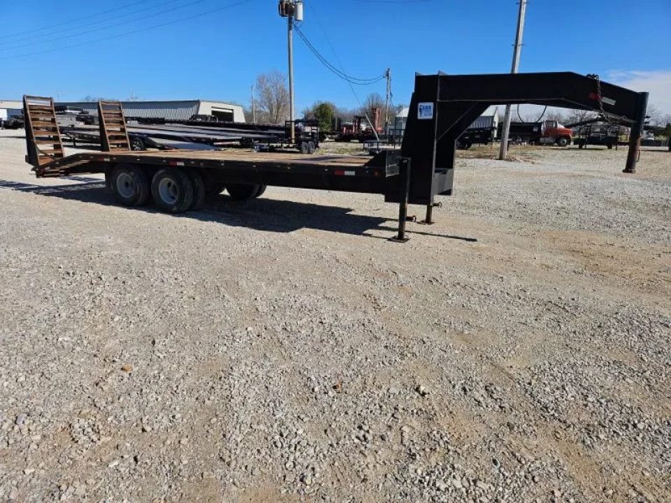 Used 2005 Pinnacle Fabricating, LLC 102X25 TANDEM DUAL GOOSENECK FLATBED W/10K AXLES & 5' SELF CLEAN DOVE