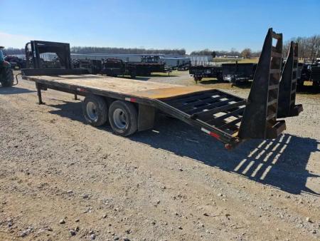 Used 2005 Pinnacle Fabricating, LLC 102X25 TANDEM DUAL GOOSENECK FLATBED W/10K AXLES & 5' SELF CLEAN DOVE