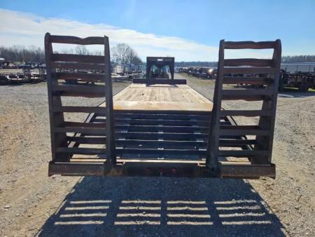 Used 2005 Pinnacle Fabricating, LLC 102X25 TANDEM DUAL GOOSENECK FLATBED W/10K AXLES & 5' SELF CLEAN DOVE