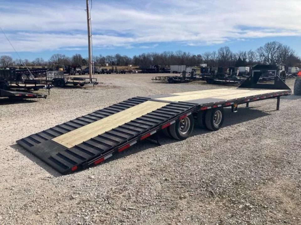 New 2026 Diamond C Trailers 102X35 TANDEM 25.9K GN HYDROTAIL W/ HYDROJACKS, STEEL RUNNERS, 60" SPREAD & DISC BRAKES