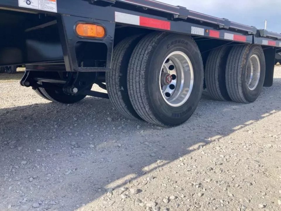 New 2026 Diamond C Trailers 102X35 TANDEM 25.9K GN HYDROTAIL W/ HYDROJACKS, STEEL RUNNERS, 60" SPREAD & DISC BRAKES