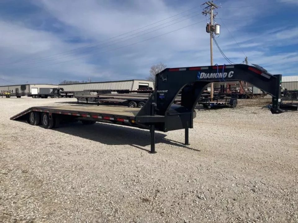 New 2026 Diamond C Trailers 102X35 TANDEM 25.9K GN HYDROTAIL W/ HYDROJACKS, STEEL RUNNERS, 60" SPREAD & DISC BRAKES