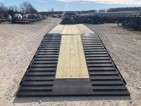 New 2026 Diamond C Trailers 102X35 TANDEM 25.9K GN HYDROTAIL W/ HYDROJACKS, STEEL RUNNERS, 60" SPREAD & DISC BRAKES
