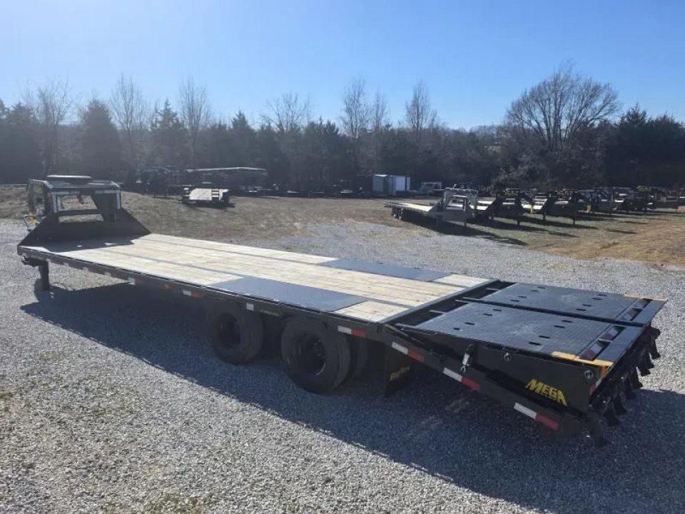 Used 2026 Big Tex Trailers 102x30 Tandem 23.9K GN Flatbed w/ Mega Ramps, Load Lights, & 2-Speed Jacks