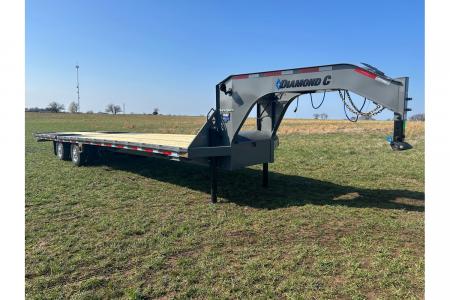 New 2026 Diamond C 102x35 Tandem 25.9 GN Pacesetter Hydrotail w/ EOH Brakes & Hydraulic Jacks