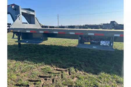 New 2026 Diamond C 102x35 Tandem 25.9 GN Pacesetter Hydrotail w/ EOH Brakes & Hydraulic Jacks