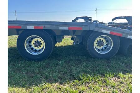 New 2026 Diamond C 102x35 Tandem 25.9 GN Pacesetter Hydrotail w/ EOH Brakes & Hydraulic Jacks