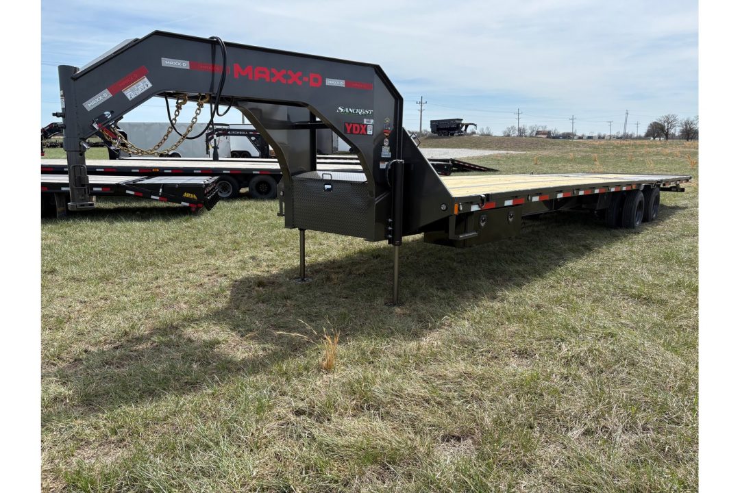 New 2026 MAXX-D 102x36 Tandem 25.9K GN Hydrotail W/15K Axles, Hydro Jacks, & Wireless Remote