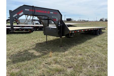 New 2026 MAXX-D 102x36 Tandem 25.9K GN Hydrotail W/15K Axles, Hydro Jacks, & Wireless Remote