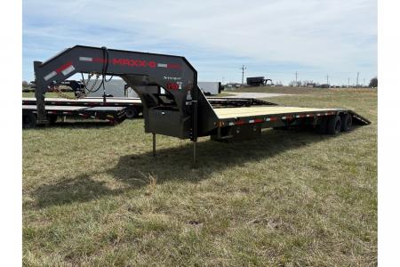 New 2026 MAXX-D 102x36 Tandem 25.9K GN Hydrotail W/15K Axles, Hydro Jacks, & Wireless Remote