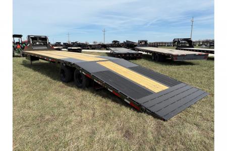 New 2026 MAXX-D 102x36 Tandem 25.9K GN Hydrotail W/15K Axles, Hydro Jacks, & Wireless Remote