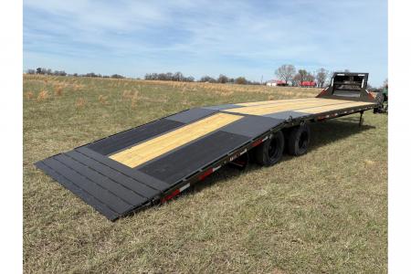 New 2026 MAXX-D 102x36 Tandem 25.9K GN Hydrotail W/15K Axles, Hydro Jacks, & Wireless Remote