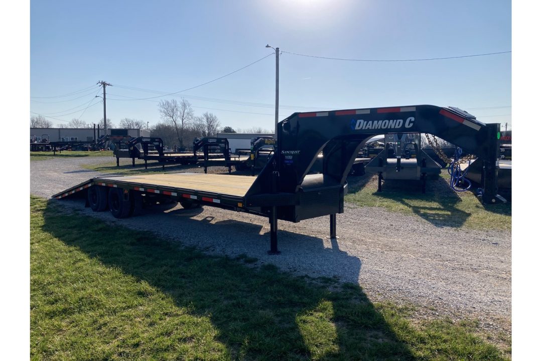 New 2026 Diamond C Trailers 102x30 TANDEM 25.9K GN HYDROTAIL W/ BLACKWOOD RUNNERS, HYDROJACKS, DISC BRAKES & WIRELESS REMOTE