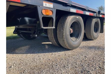 New 2026 Diamond C Trailers 102x30 TANDEM 25.9K GN HYDROTAIL W/ BLACKWOOD RUNNERS, HYDROJACKS, DISC BRAKES & WIRELESS REMOTE