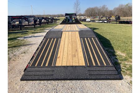 New 2026 Diamond C Trailers 102x30 TANDEM 25.9K GN HYDROTAIL W/ BLACKWOOD RUNNERS, HYDROJACKS, DISC BRAKES & WIRELESS REMOTE