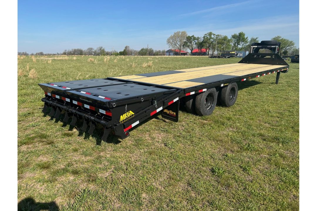 New 2026 Big Tex 102x33 Tandem 23.9K GN Flatbed w/ Sliding Ratchet Rail, 2-Speed Jacks, & Load Lights