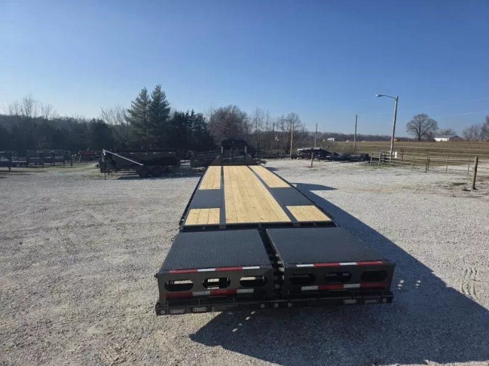 New 2026 MAXX-D 102 X 40 LHX TANDEM GN W/ 5' DOVE/ MAX RAMPS/ HYDRO JACKS/ TORQUE TUBE/ 2-16K AXLES