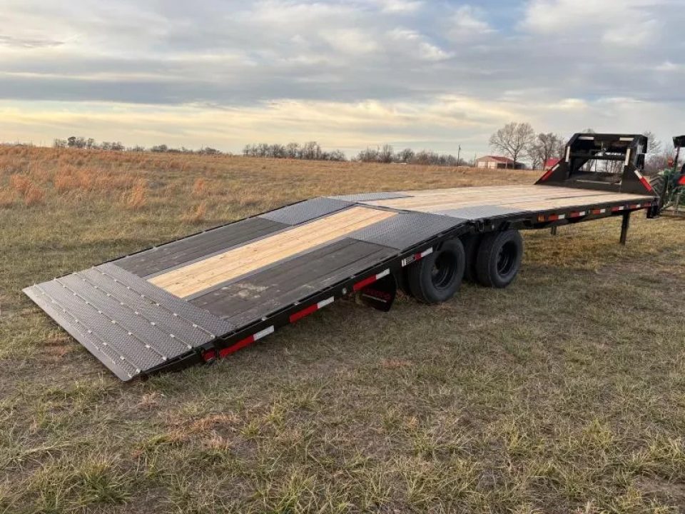 New 2026 MAXX-D 102x32 Tandem 25K GN Hydrotail W/ Blackwood Runners & 12' Tail